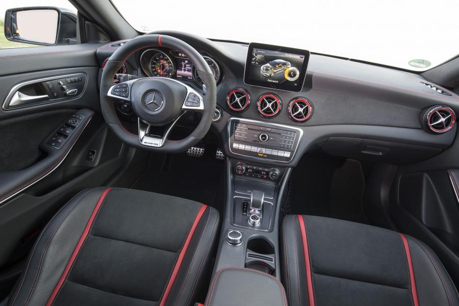 Торпедо Mercedes-AMG CLA45 4Matic 2016 года  (фото 3 из 40)